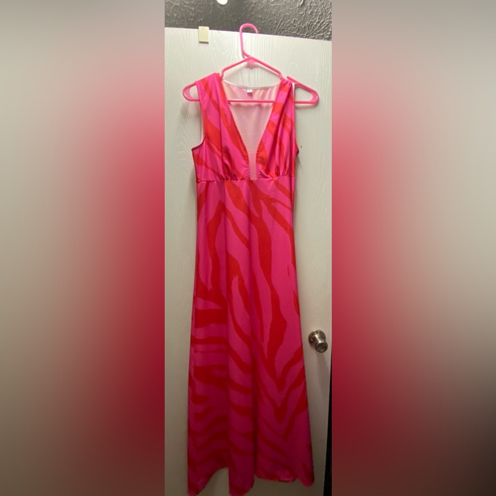Size small beautiful dress. Never worn